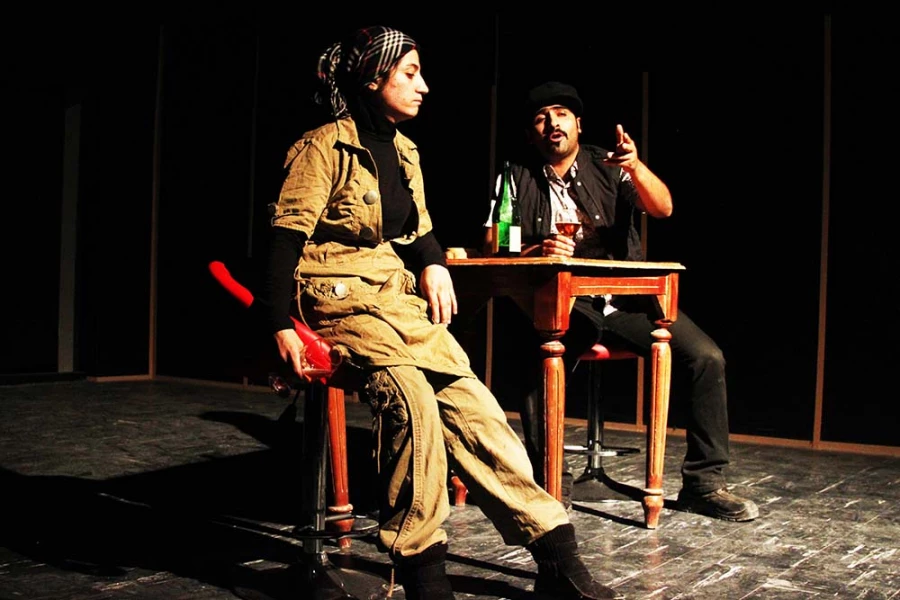 نمایش «آسمان روزهای ابری»