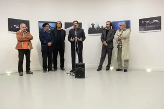 در مراسم افتتاح نمایشگاه  عکس های برگزیده تئاتر سی و چهارمین جشنواره بین المللی تئاتر فجر عنوان شد

سیف اله صمدیان: داوری عکس دشواری های خاص خود را دارد