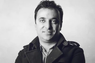 احمد ندافی کارگردان نمایش چشمان مورب گیسوان پریشان:

تشکیل و حمایت از گروه های فعال، باعث پویایی بیشتر تئاتر می شود