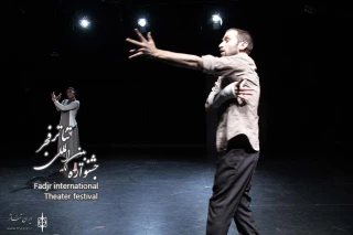 نقد نمایش "به یادآر مرا"، نوشته و کار "فائزه رخ فیروز" (تهران)
راه رفتن روی لبه نور!