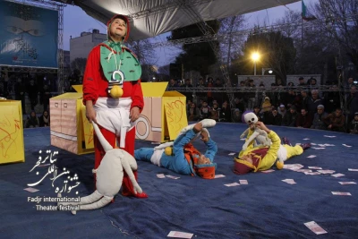 نی نی اخاذه و مداد رنگی