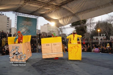 نی نی اخاذه و مداد رنگی