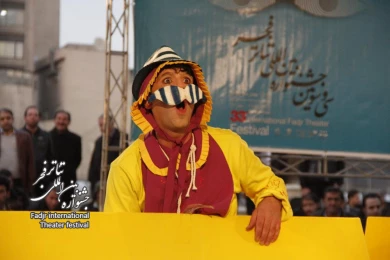 نی نی اخاذه و مداد رنگی