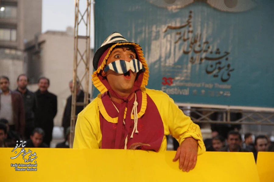 نی نی اخاذه و مداد رنگی