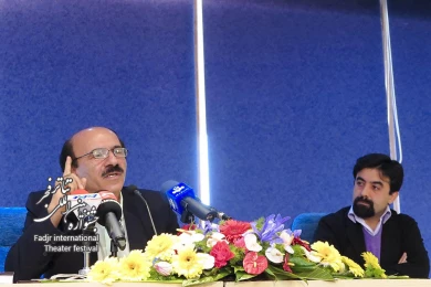 نشست خبری سی و سومین جشنواره تئاتر فجر