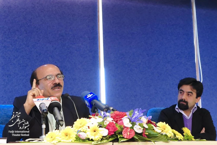 نشست خبری سی و سومین جشنواره تئاتر فجر