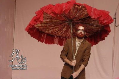 کسی دست به عصا توی شکمم راه می‌رود