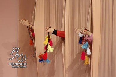 کسی دست به عصا توی شکمم راه می‌رود