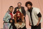 کسی دست به عصا توی شکمم راه می‌رود