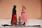 کسی دست به عصا توی شکمم راه می‌رود