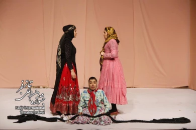 کسی دست به عصا توی شکمم راه می‌رود