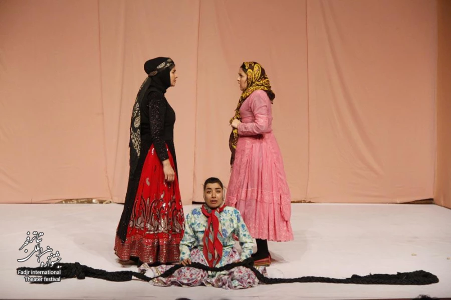 کسی دست به عصا توی شکمم راه می‌رود