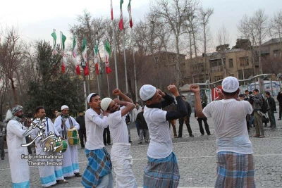 کهربا در زنبیل/کارگردان؛حسین محمد حسینی