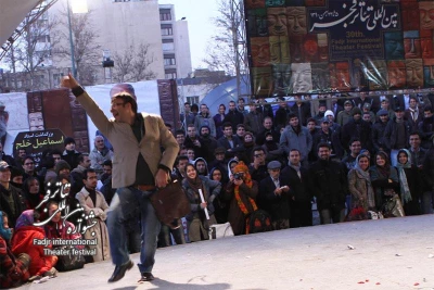 از پشت عینک ته استکانی/ کارگردان؛ نرگس خاک کار