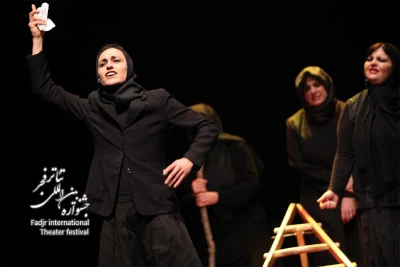 مصائب زنان تروا، کارگردان،پیتزیکاتو