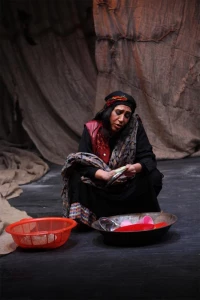 کسوف؛ کارگردان؛ ایوب آقاخانی