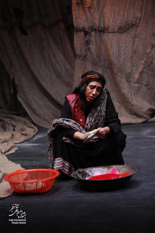  کسوف؛ کارگردان؛ ایوب آقاخانی