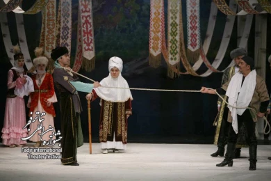  قرگوز، کارگردان؛ ا. ممبت اف