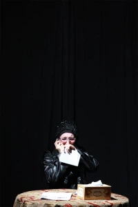 Hidden behind walls ... / Director,Abas Karimi