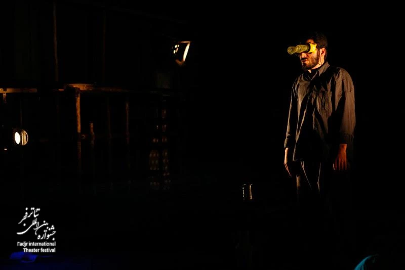 This trench ... / Director, Rozbeh Hoseyni