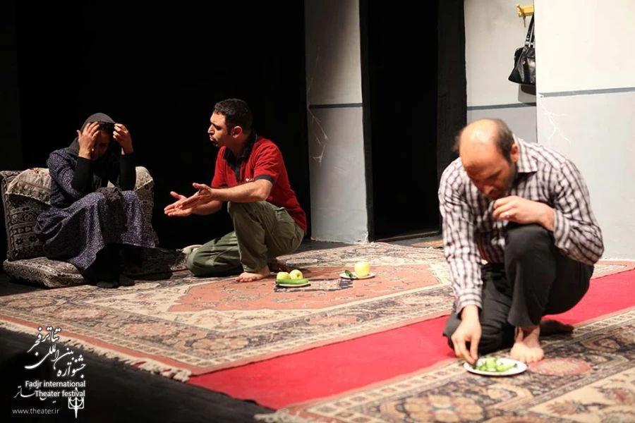 نقد نمایش "غرامت"، نوشته "اصغر گروسی"، به کارگردانی مشترک "محمدرضا درند و سعید زندی"
تئاتری به نام غرامت یا غرامتی از جنس تئاتر 2
