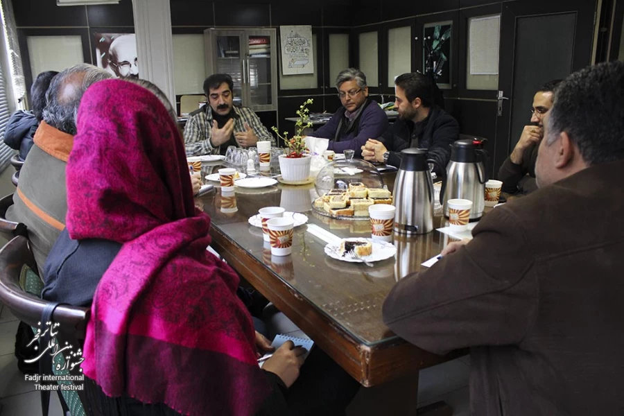 نشست مدیران تماشاخانه های خصوصی با دبیر جشنواره تئاتر فجر
