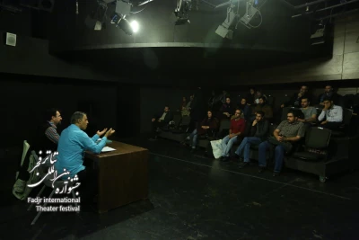در نشست گروه‌های نمایشی و طراحان پوستر مطرح شد:

مجهول ماندن پوسترو هویت بصری در جشنواره تئاتر فجر