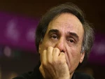 تراژدی مرگ کودک پنج ساله در جنگ با داعش روی صحنه تئاتر فجر/ قطب‌الدین صادقی: «عزیز شنگالی» اعتراضی به ستم وارده بر کودکان و زنان جنگ‌زده است 
 2