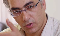 وظیفه جشنواره ها پرورش یا معرفی افراد نیست
 2