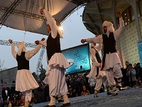 تئاتری که با کمک مردم شکل می‌گیرد/ گزارشی در باره مخاطبان نمایش‌های خیابانی جشنواره تئاتر فجر 
 2