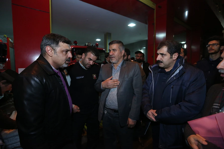 ادای احترام ستاد جشنواره تئاتر فجر به آتش نشانان حادثه ساختمان پلاسکو