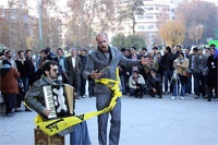 نگاهی بر تاریخ تئاتر و نقش زنان در فعالیت های هنر میدانی

چند قدم در خیابان