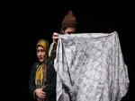 خانوده، اجتماع و جنگ در نمایش «آسمان روزهای ابری» به کارگردانی محمد رسائلی 
 2