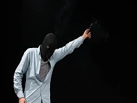 «پذیرایی» به کارگردانی ابوالفضل کاهانی؛ نمایشی که نمی خواهد داستان بگوید