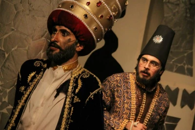 مضحکه سریر مردگان