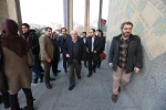 حضور مرادخانی و شفیعی در بین مردم و در جریان اجرای نمایش محیطی در محوطه تئاتر شهر