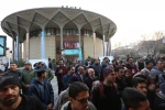 حضور مرادخانی و شفیعی در بین مردم و در جریان اجرای نمایش محیطی در محوطه تئاتر شهر