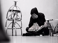 A narration of loneliness and complexity of modern human/A report from ”Fatalists” directed by Sima Tirandaz