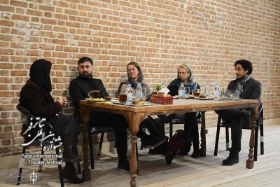 هلند- تهران

گزارش نشست بررسی اجرای «درباره تصویرت از من تجدیدنظر کن» در عمارت روبرو