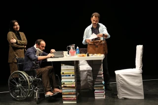 نگاهی به اجرای «تو را از من گرفتی» نوشته و کار اکبر صادقی، بخش مسابقه تئاتر جوان

من خود، تو را از من گرفتم