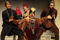 پری به روی صحنه رفت
 2