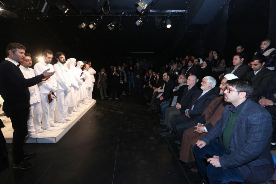 تجلیل نمایندگان مجلس و مسئولان وزارت ارشاد از روشندلان نمایش «فصل بهارنارنج»