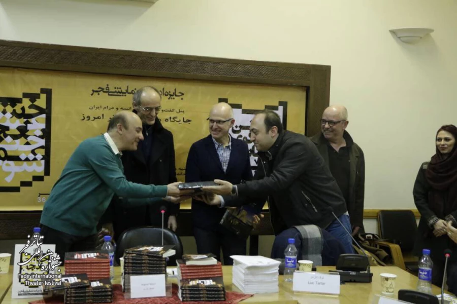 گزارشی از مباحث طرح شده در روز دوم پنل گفتگوی ادبیات نمایشی در جشنواره تئاتر 2