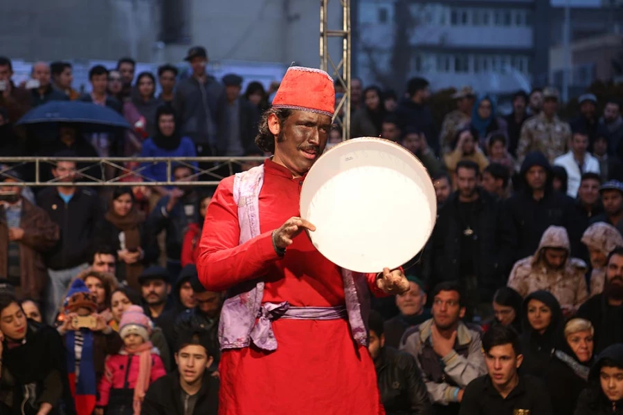 گزارش تصویری از اولین اجرای نمایش مشترک مورد نظر در سی و هفتمین جشنواره ی بین المللی تئاتر فجر - کارگردان سمیه مهری - عکاس نیلوفر جوانشیر