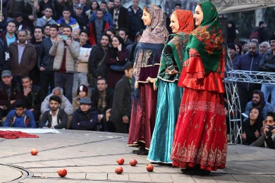 گزارش تصویری از اولین اجرای نمایش سوگلین در سی و هفتمین جشنواره ی بین المللی تئاتر فجر -کارگردان مهدی صالحیار -عکاس:نیلوفر جوانشیر