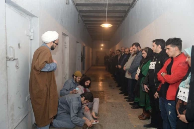 گزارش تصویری از اولین زمان در حبس قصر در سی و هفتمین جشنواره ی بین المللی تئاتر فجر -کارگردان:میلاد جباری مولانا -عکس: کاوه کرمی