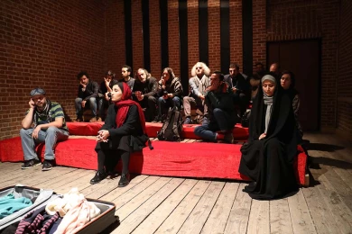 گزارش تصویری از اولین اجرای آدم هایی که نمیبینیم در سی و هفتمین جشنواره ی بین المللی تئاتر فجر -کارگردان:سما موسوی مخر_عکس:کیارش مسیبی