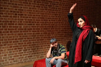 گزارش تصویری از اولین اجرای آدم هایی که نمیبینیم در سی و هفتمین جشنواره ی بین المللی تئاتر فجر -کارگردان:سما موسوی مخر_عکس:کیارش مسیبی