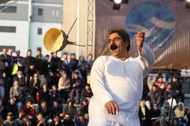 گزارش تصویری از اولین اجرای چمدان های من در سی و هفتمین جشنواره ی بین المللی تئاتر فجر - کارگردان: مختار محمدی_عکس: نیلوفر جوانشیر‎