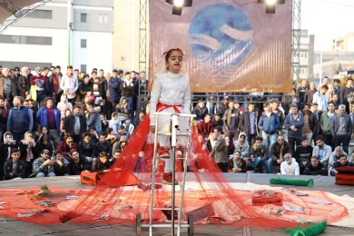 گزارش تصویری از اولین اجرای چمدان های من در سی و هفتمین جشنواره ی بین المللی تئاتر فجر - کارگردان: مختار محمدی_عکس: نیلوفر جوانشیر‎
